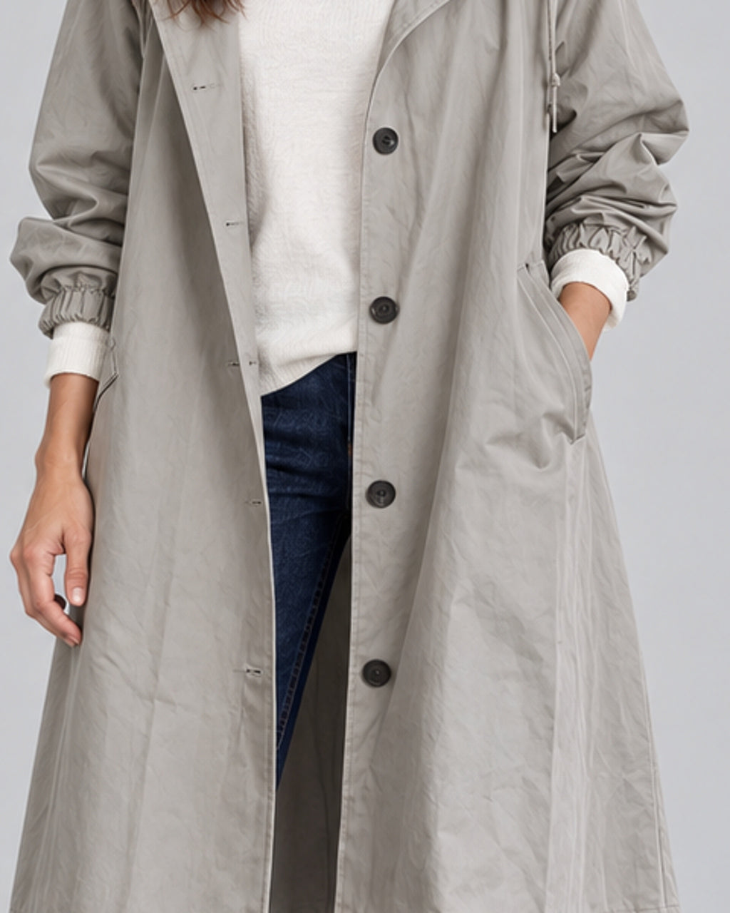 Women's water-repellent hooded trench coat – Gray button, pocket and gathered cuff close-up – Andrea
