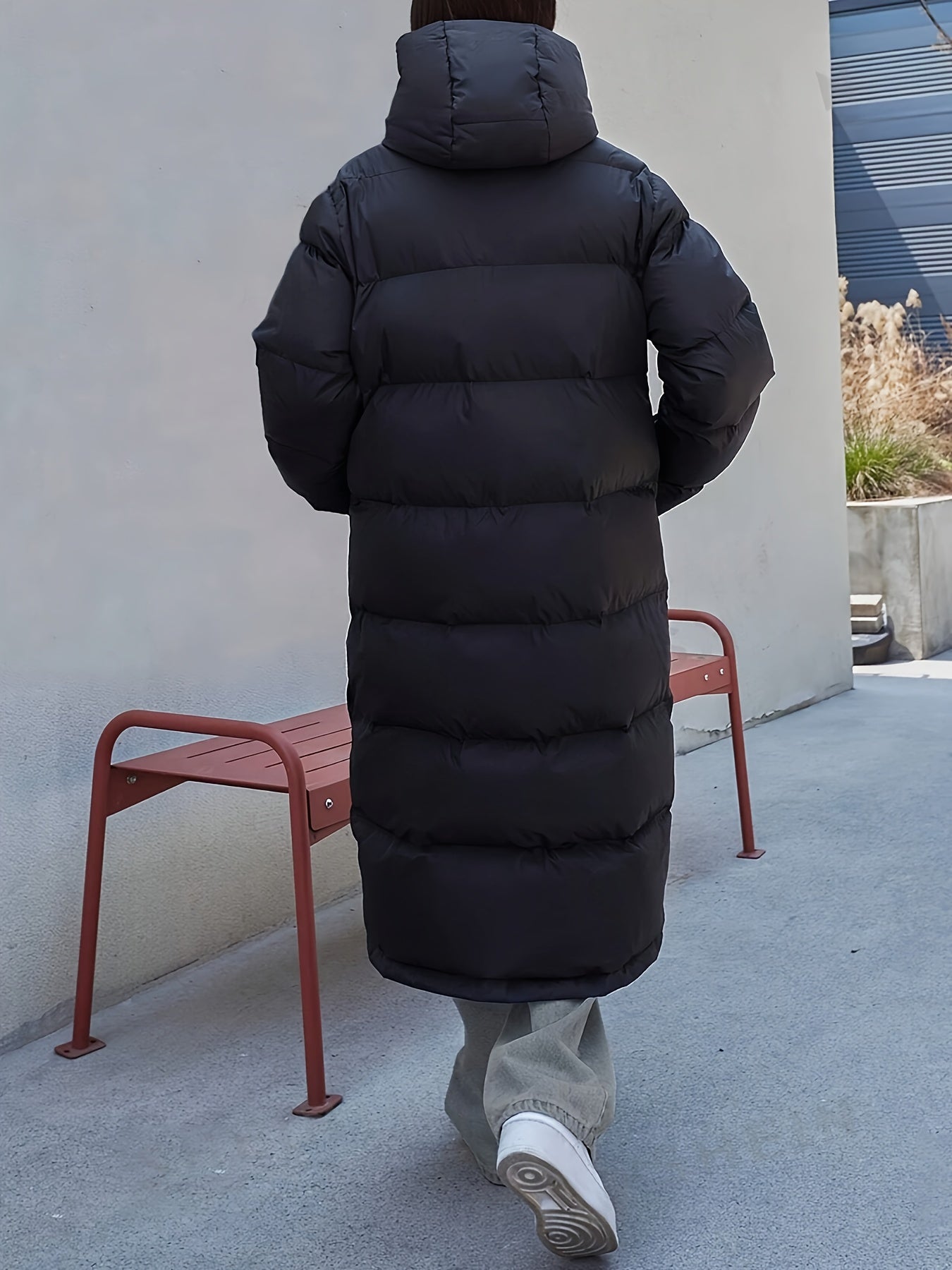 Cozy Black Puffer Jacket with Winter Insulation