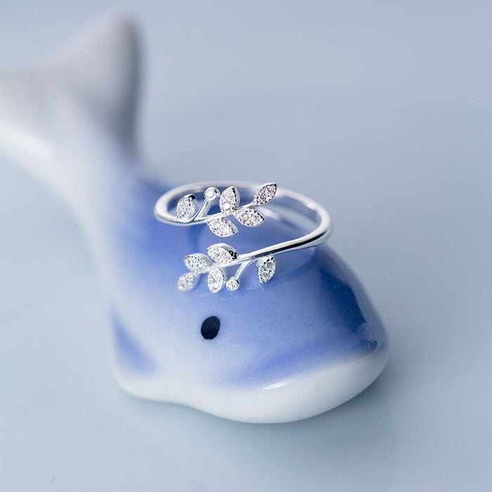 Flora – Minimalist Nature's Grace Silver Leaf Ring