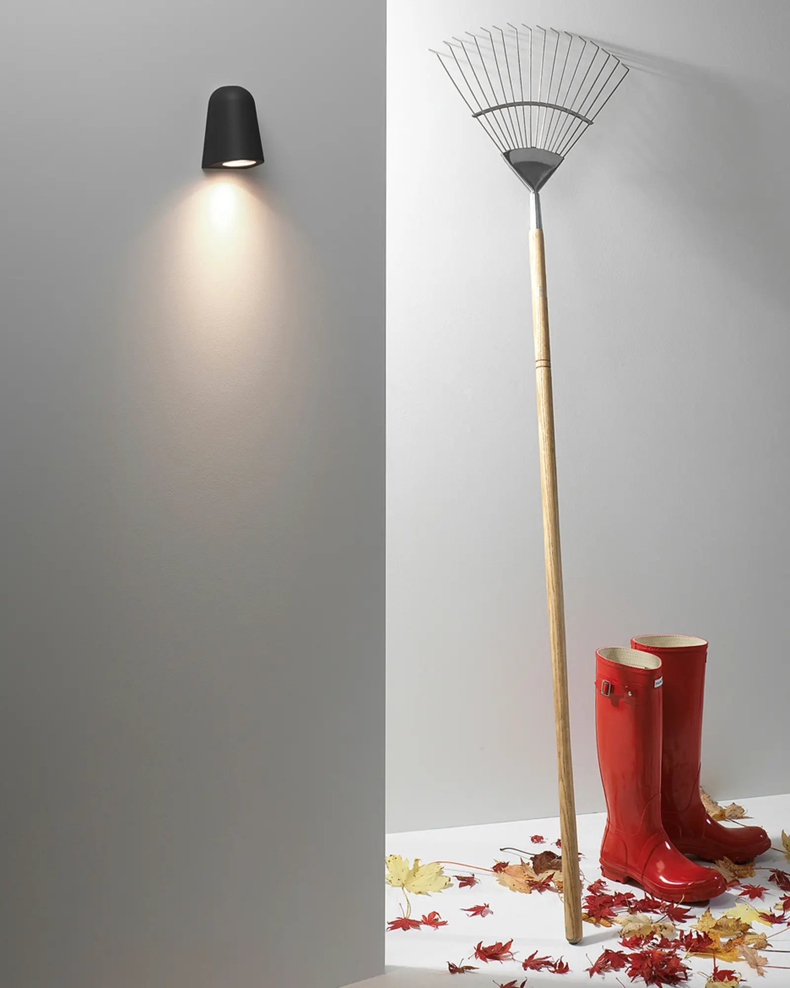 Outdoor Mast Wall Light