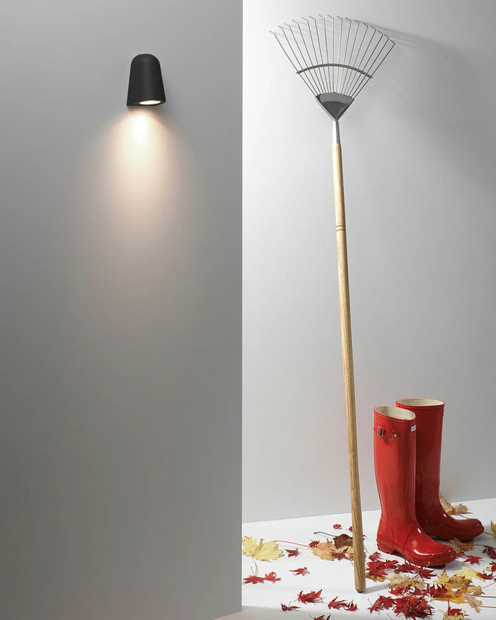 Outdoor Mast Wall Light