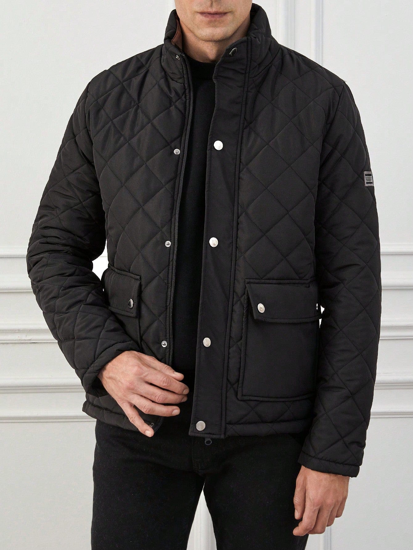 Classic Long-Sleeve Puffer Jacket for Men for Winter Comfort