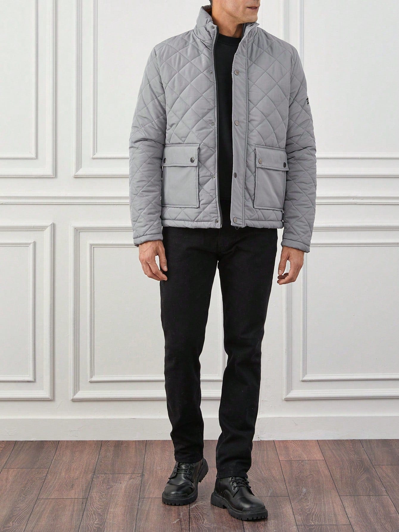 Classic Long-Sleeve Puffer Jacket for Men for Winter Comfort