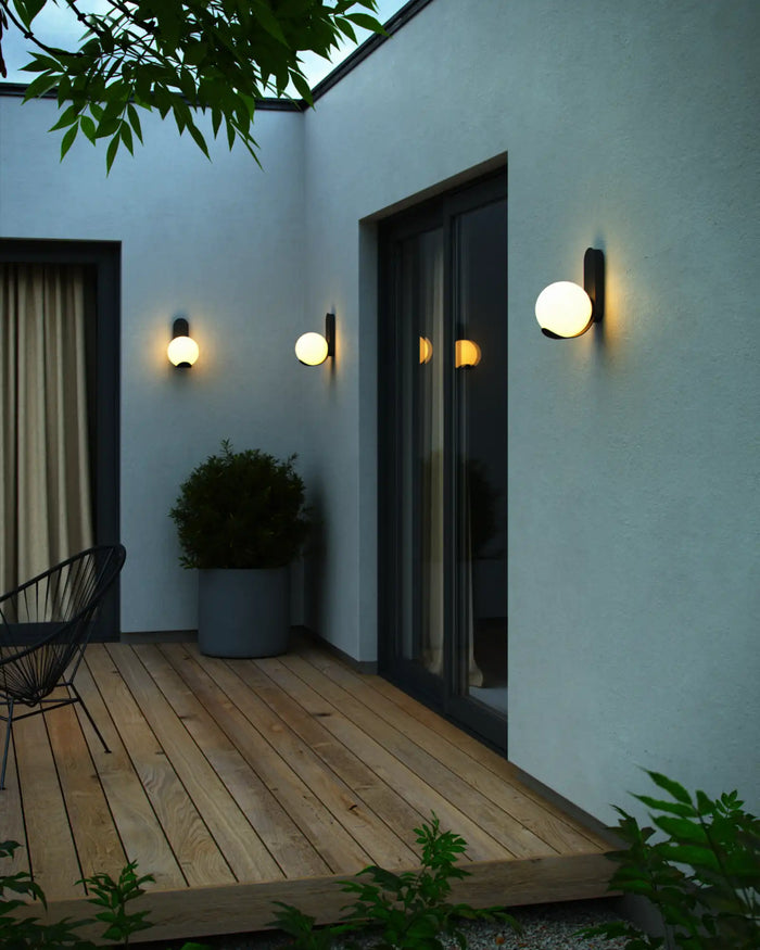 Versatile Outdoor Wall Light