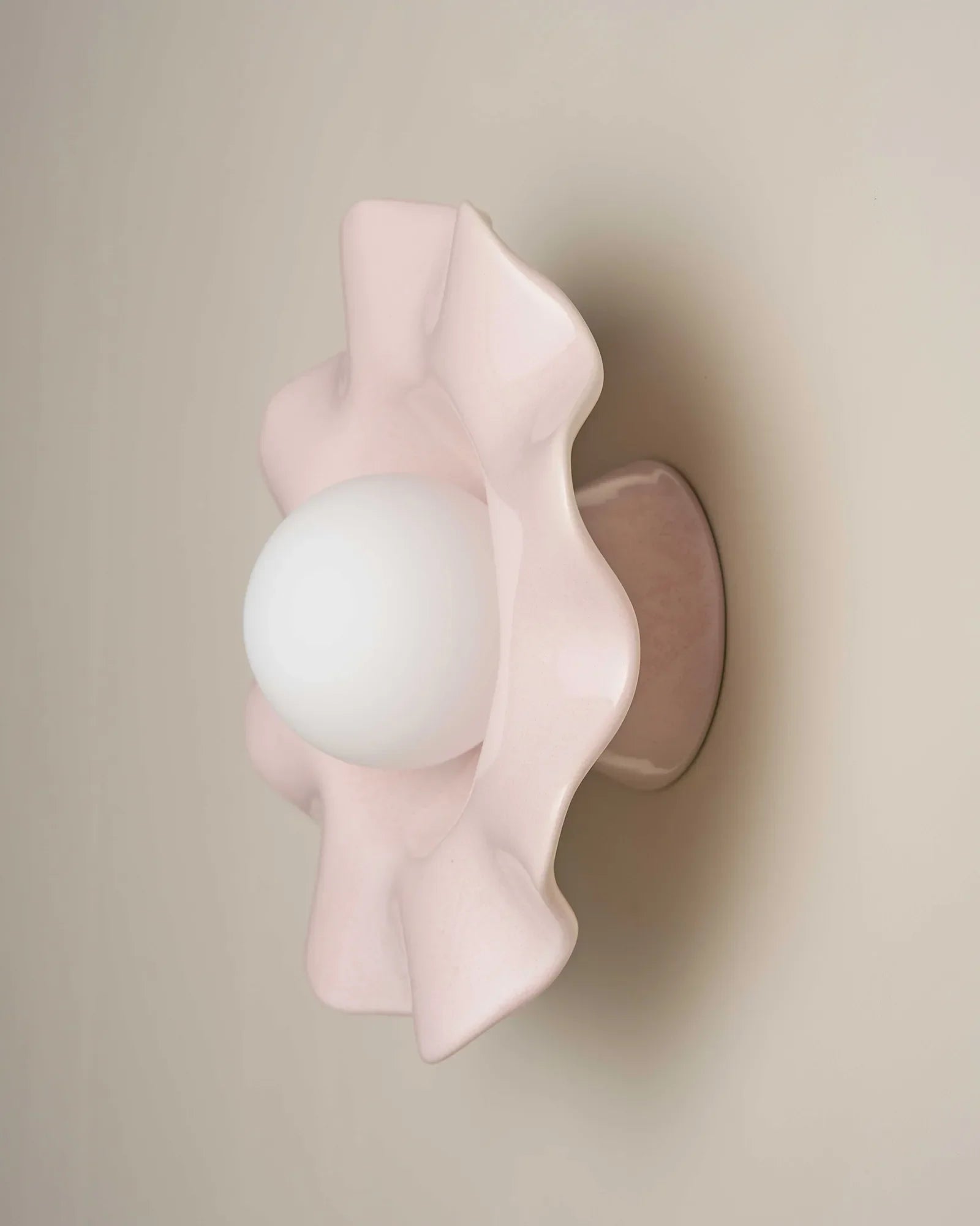 Wavy Ceramic Pearl Wall Light