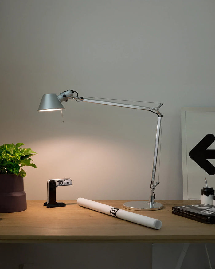 Adjustable Reading Table Lamp