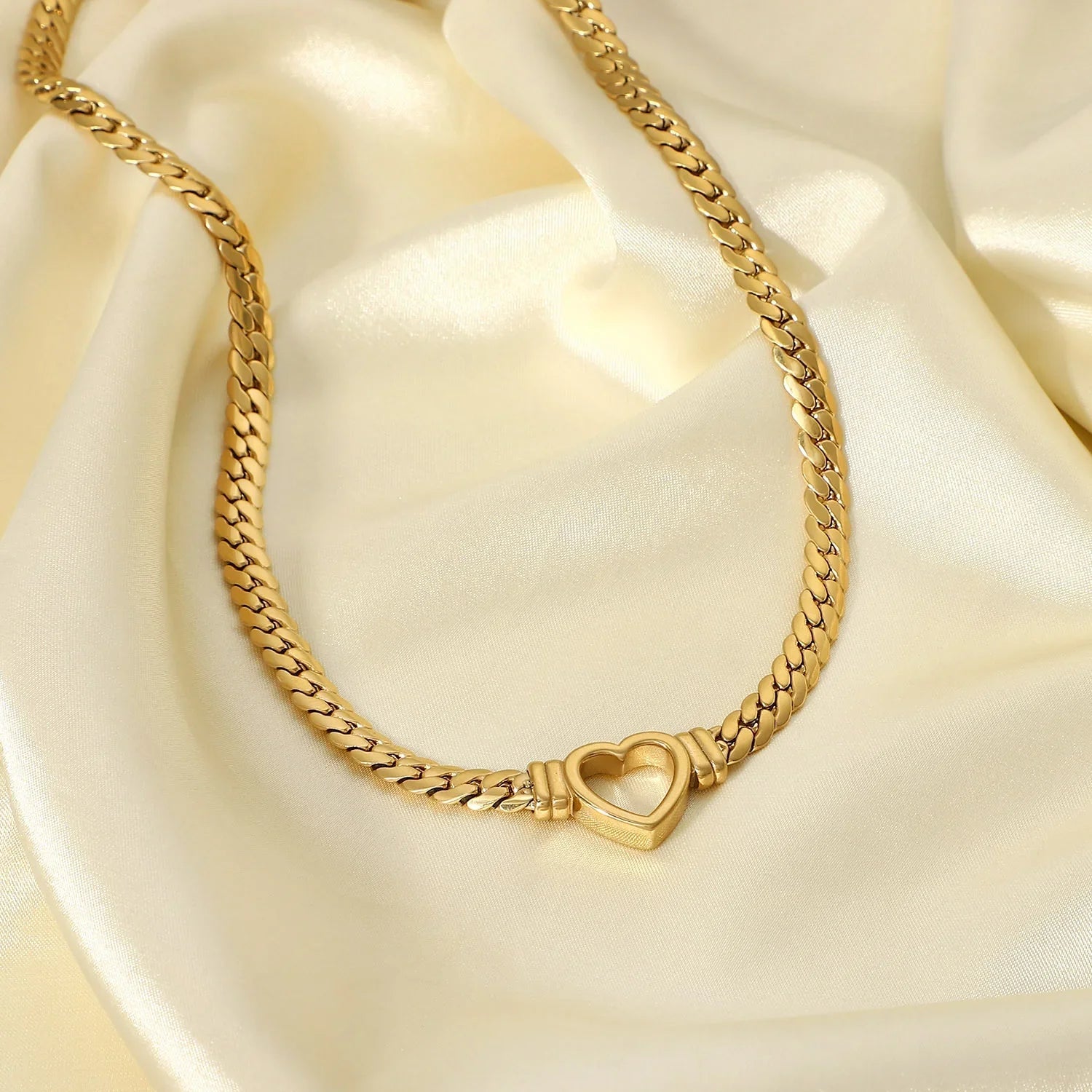 Heart Choker Vanee