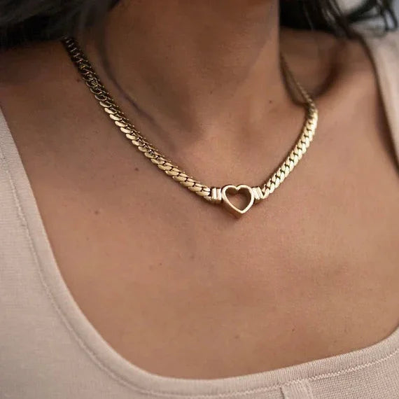 Heart Choker Vanee