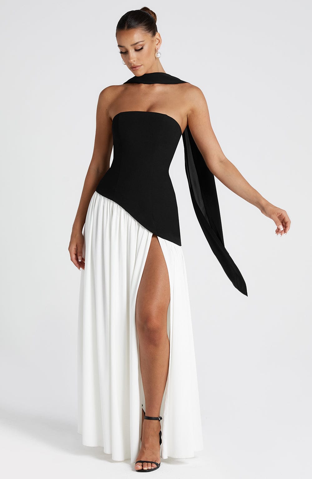 Elowen | Flowing Maxi Dress-Maxi Dresses-Urban Devyne-Urban Devyne