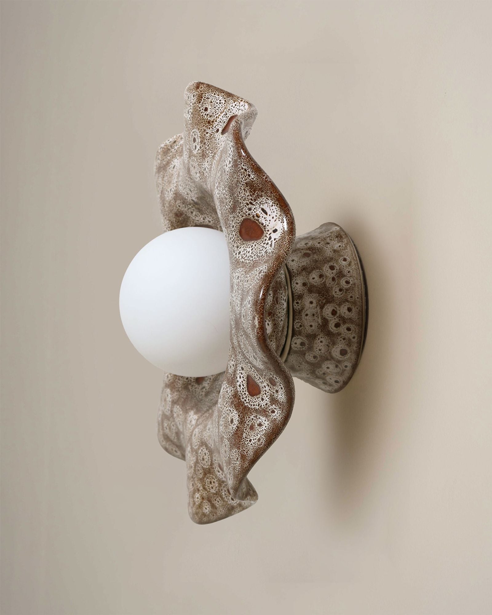 Wavy Ceramic Pearl Wall Light