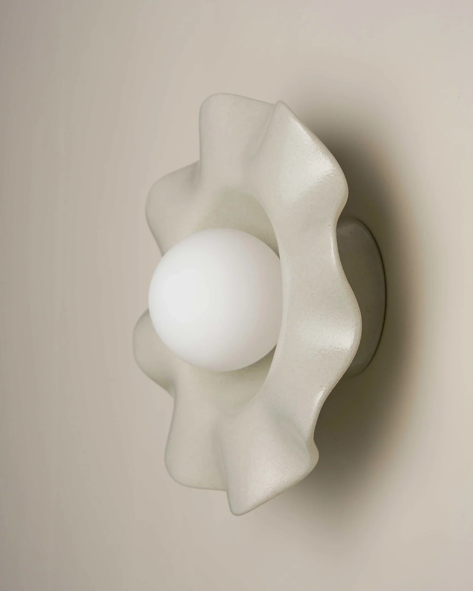 Wavy Ceramic Pearl Wall Light