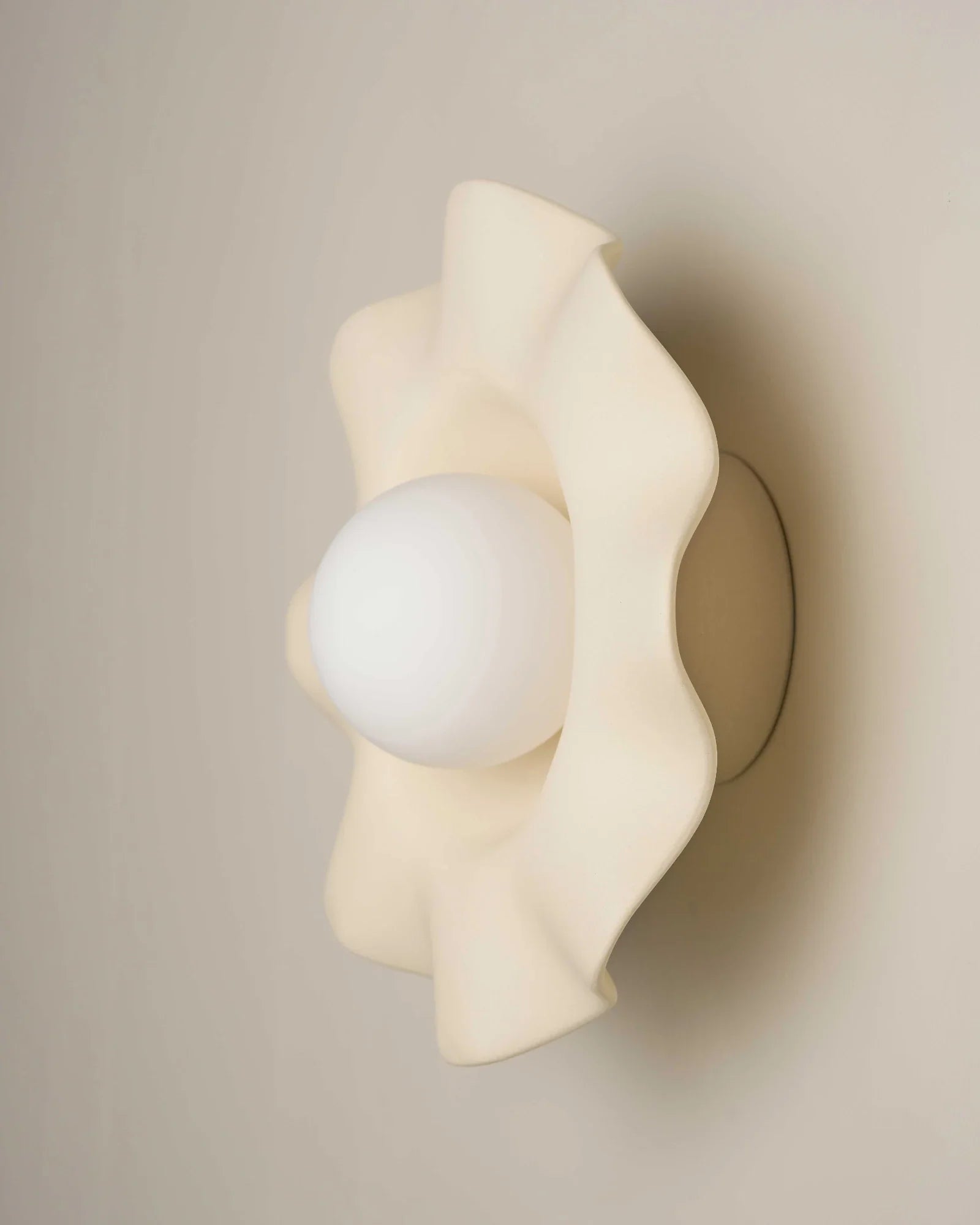 Wavy Ceramic Pearl Wall Light