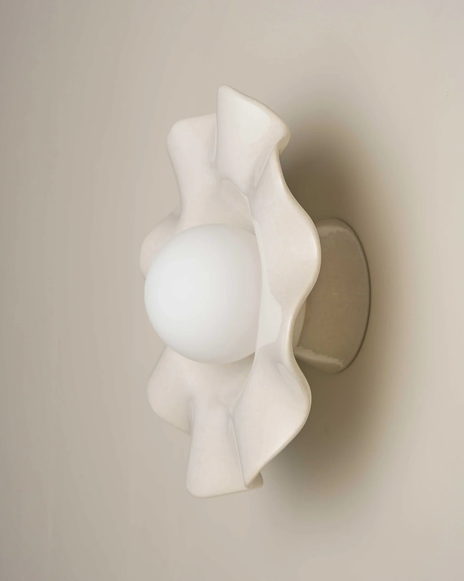 Wavy Ceramic Pearl Wall Light