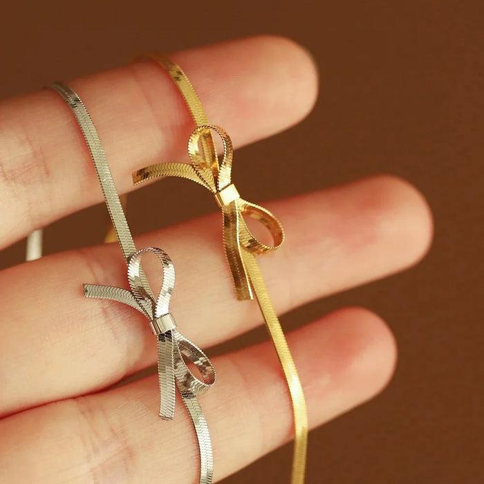 Della Dainty Bow Necklace