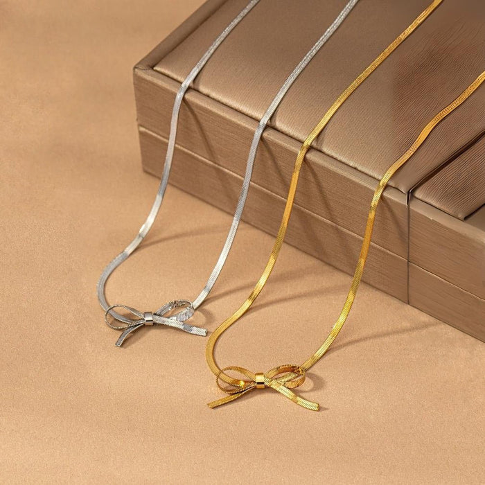 Della Dainty Bow Necklace
