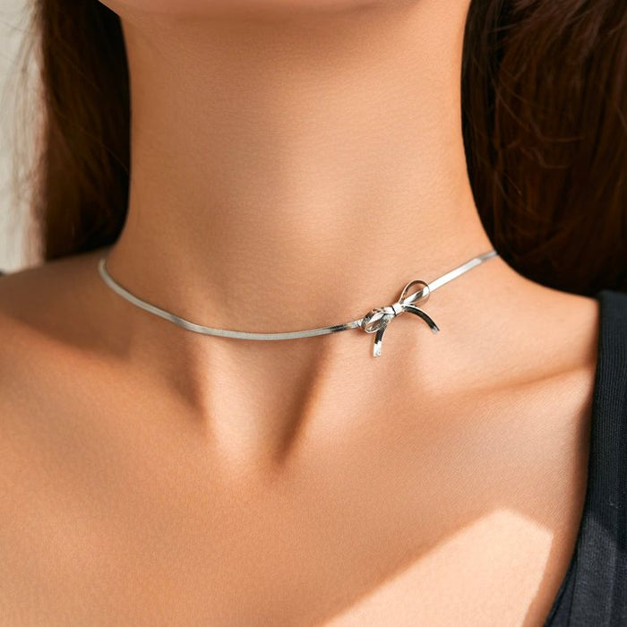 Della Dainty Bow Necklace