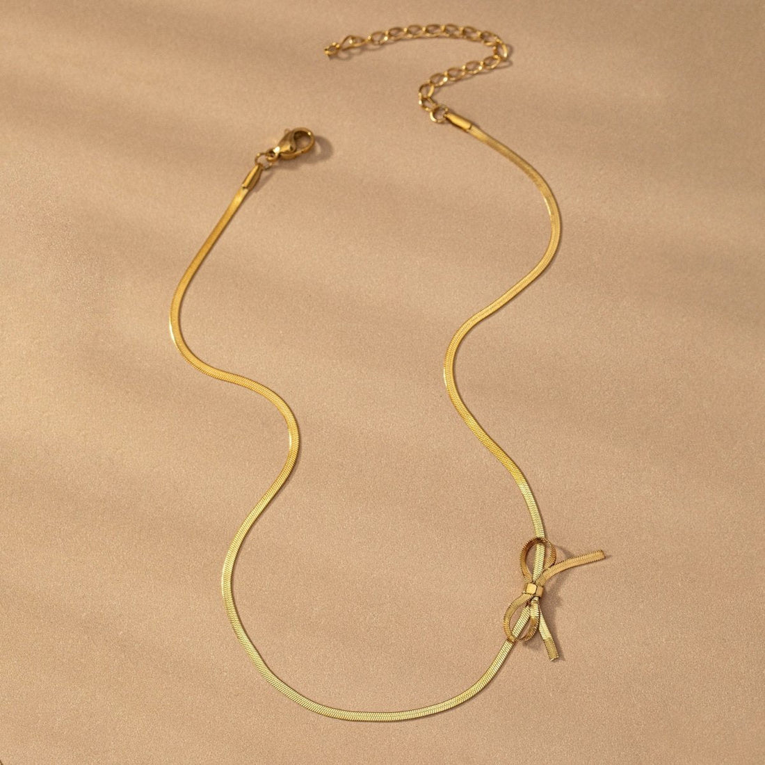 Della Dainty Bow Necklace
