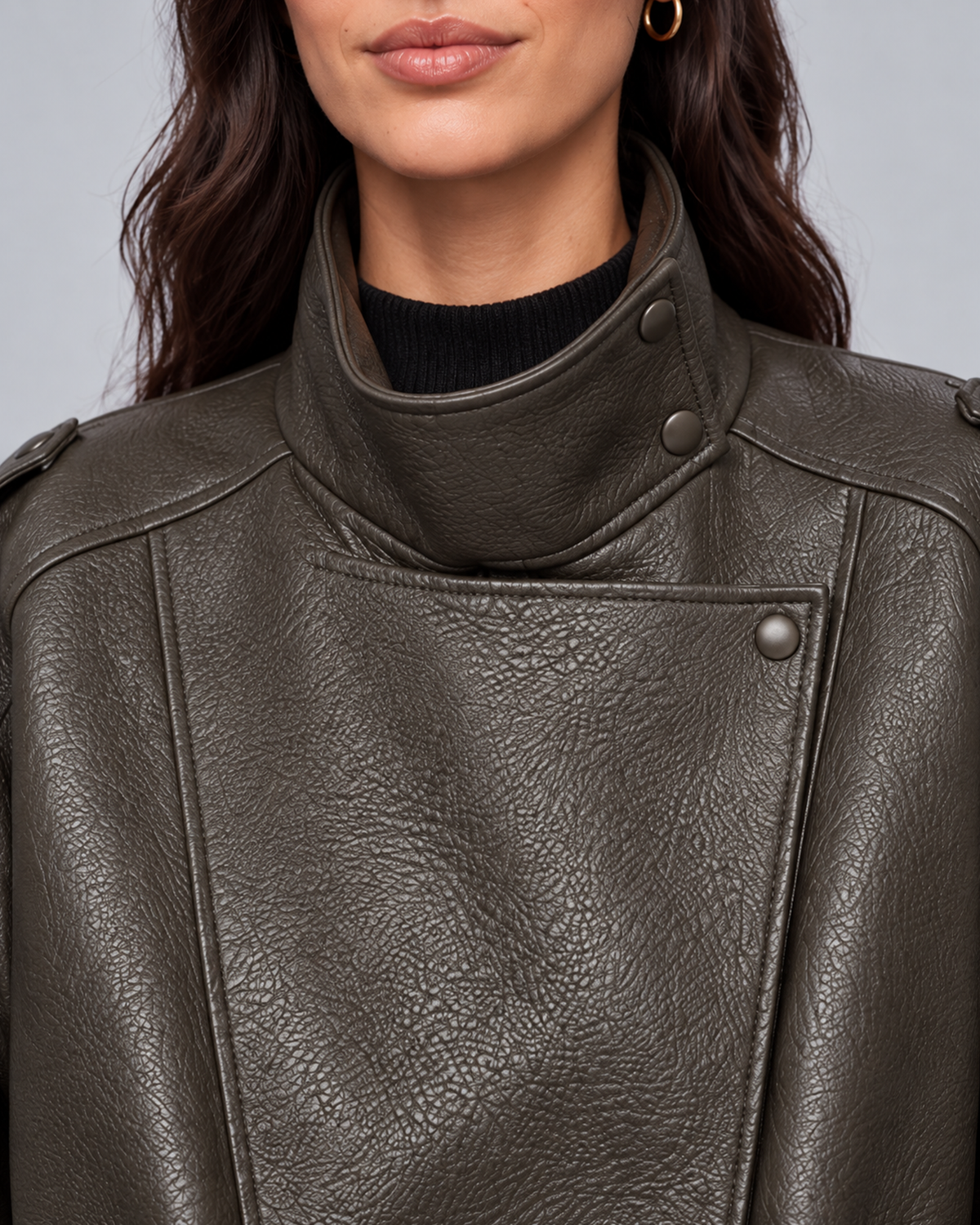 Gray pebble jacket high collar and snaps, dedicated Jasmine studio detail